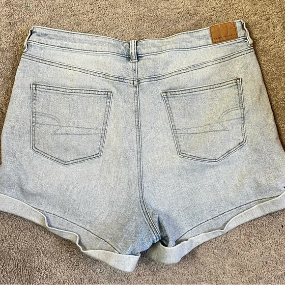 American Eagle Women's Size 14Distressed Cuffed Mom Jean Shorts Light Wash Blue - Picture 6 of 9